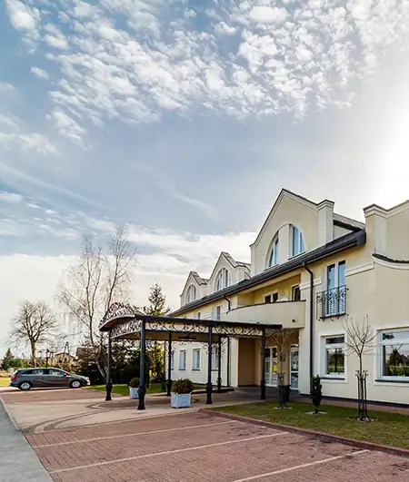Parkoviště u Hotelu Lotos